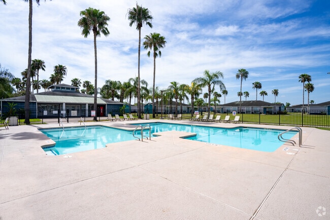 Valley Islands Palms Pool - Valley Island Palms Apartments