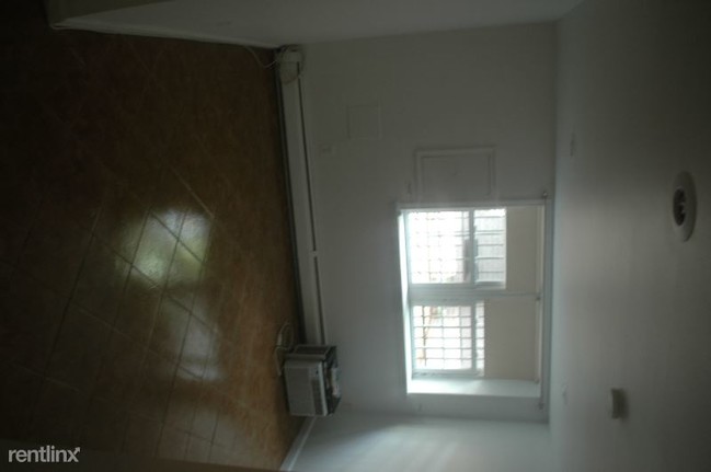 Building Photo - 808 Maryland Ave NE