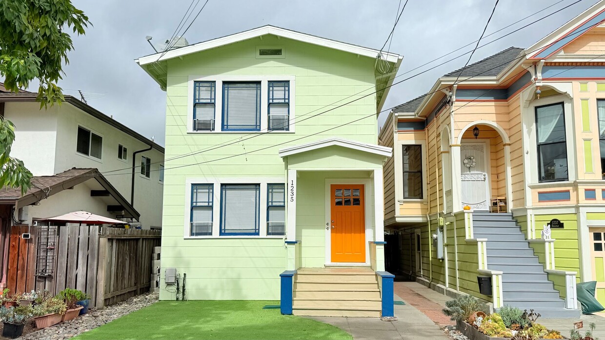 Primary Photo - 1235 Broadway