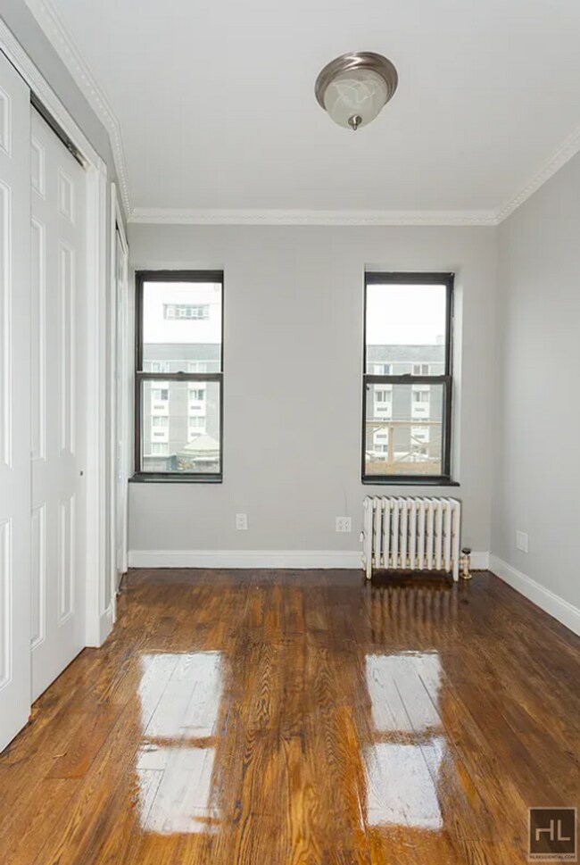 Building Photo - 10 AVENUE