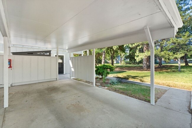 Building Photo - 705 E Drake Rd