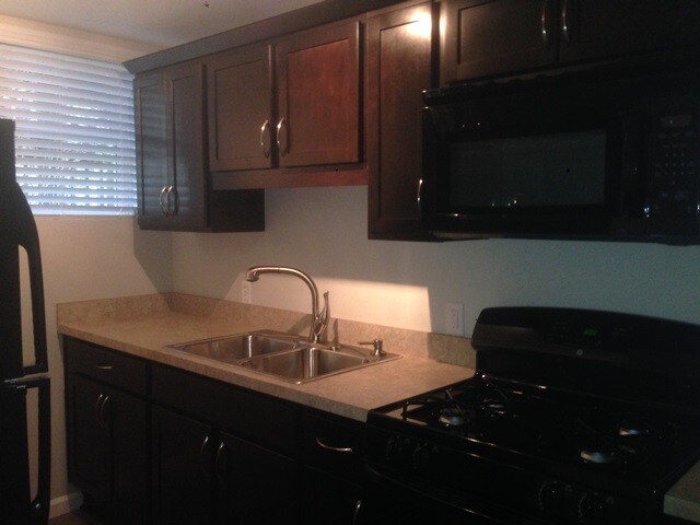 Photo - 477 Burlington Rd NE