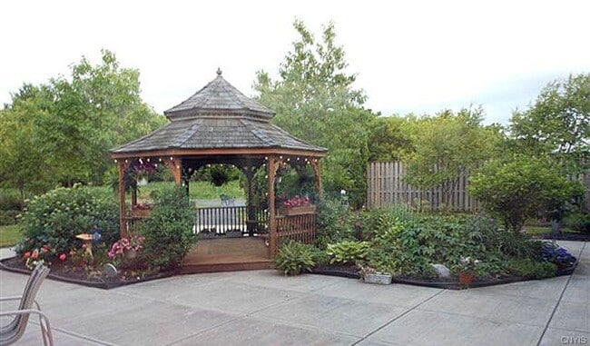 Building Photo - 18 Arbor Ln