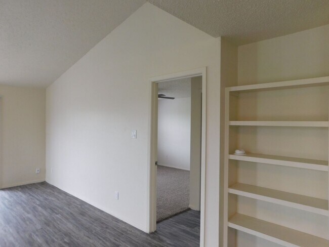 Building Photo - 1910 West Loop