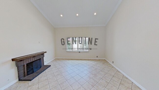 Foto del edificio - Spacious and Nicely Updated House With Gre...
