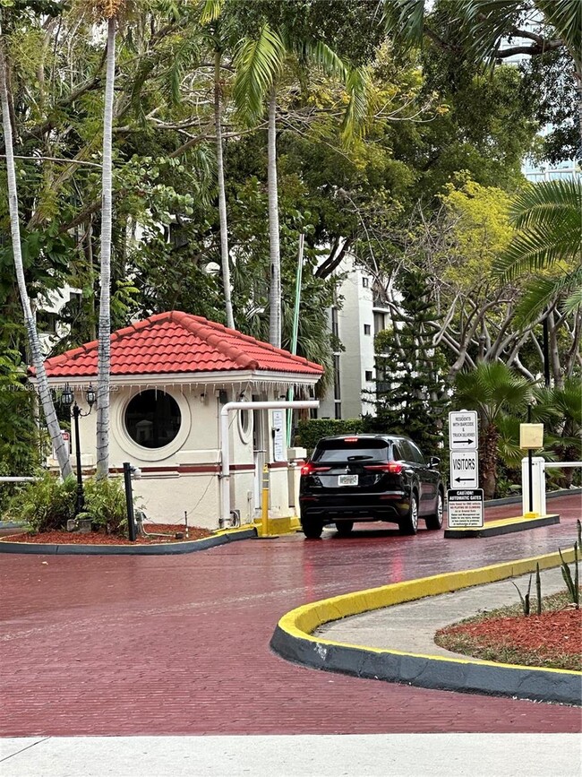 Foto del edificio - 16909 N Bay Rd