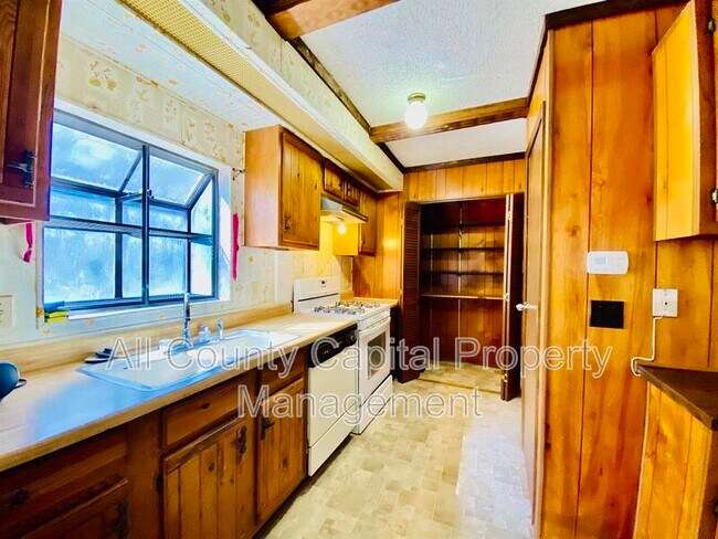 Foto del edificio - 2121 Cypress Rd