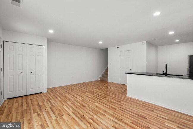 Building Photo - 9950 Forest View Pl