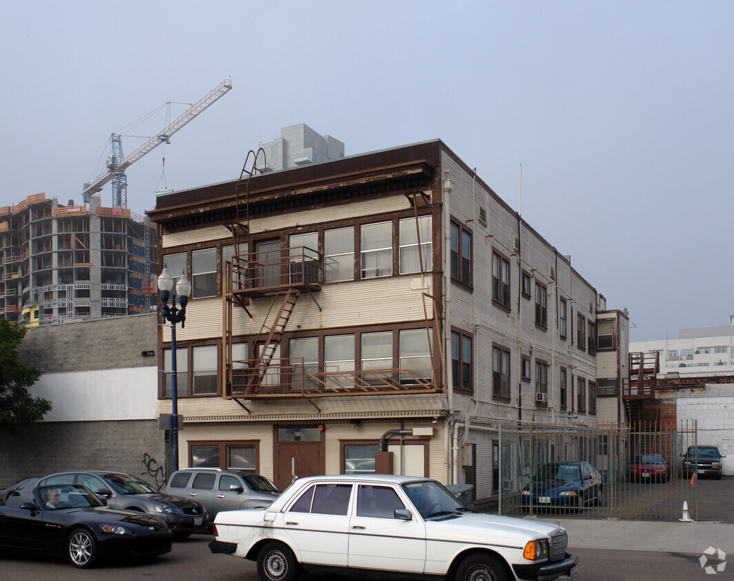 Primary Photo - 650 11th Ave
