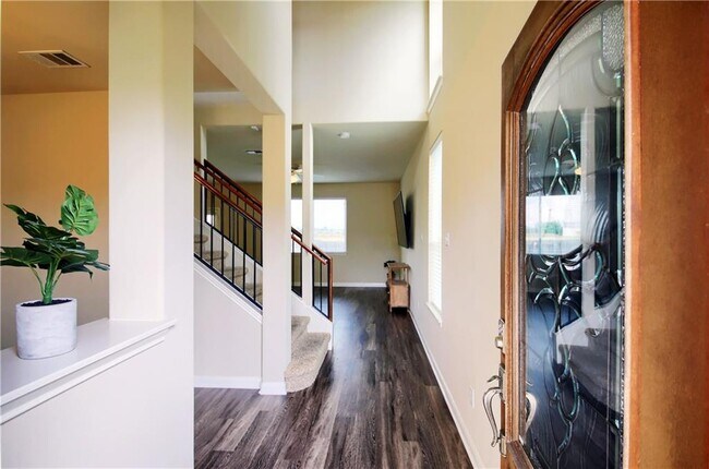 Building Photo - 1059 Four Seasons Farm Blvd