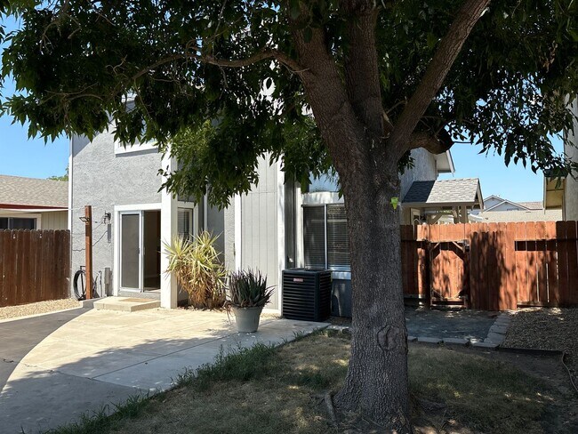 Foto del edificio - 239 Almondtree Ln