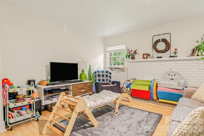 Foto del edificio - 2120 Rocky Knoll Dr