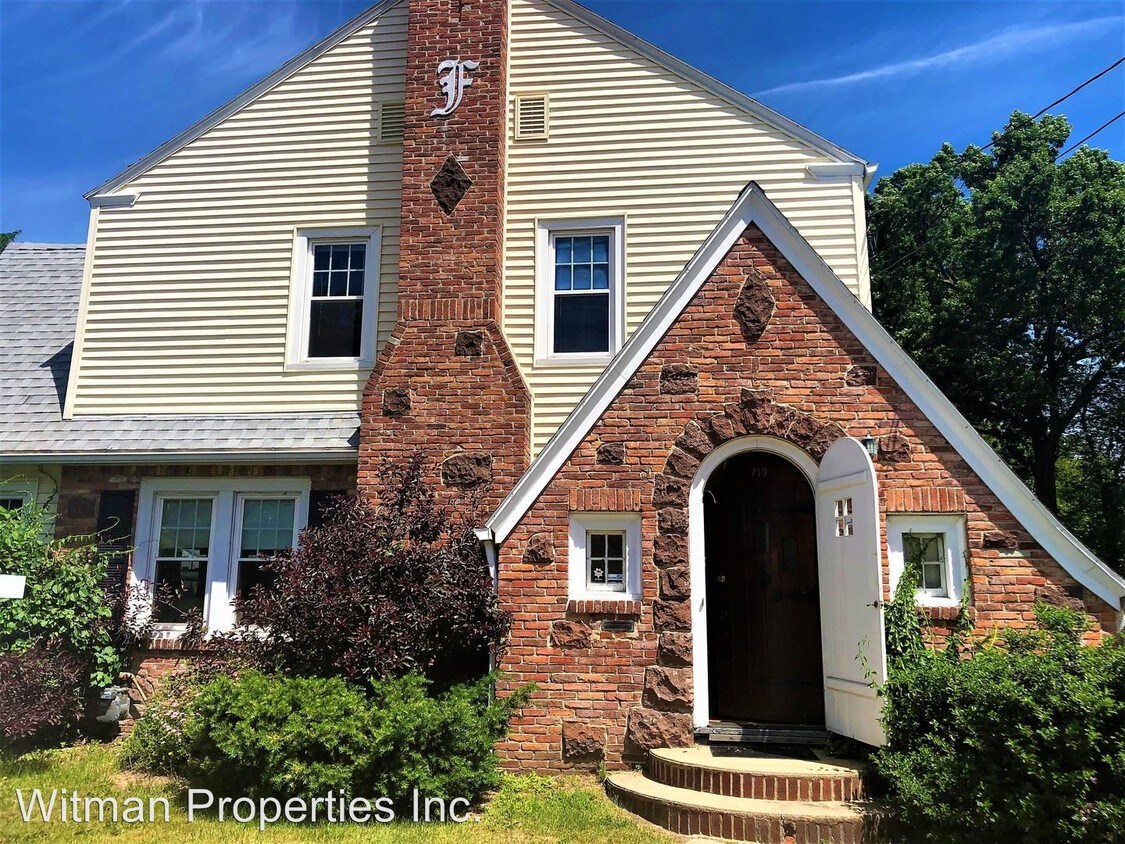 Foto principal - 3 br, 1.5 bath House - 719 Allen Street