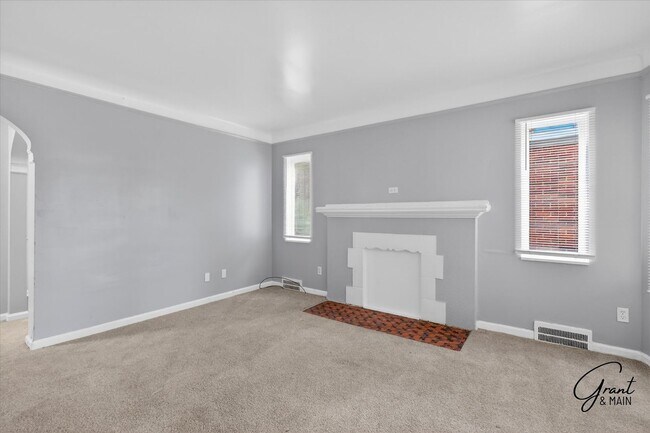 Building Photo - $1200 2 bedroom ranch