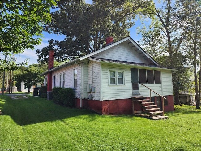 Foto del edificio - 221 W Oakdale St