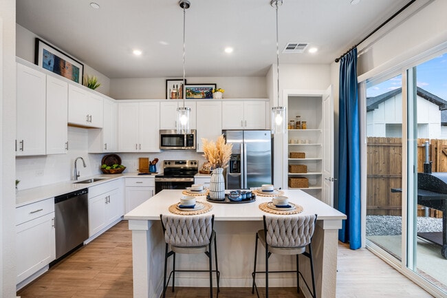 Yardly Elm apartments — community photo - Yardly Elm