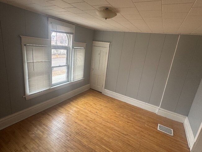 Building Photo - 420 Grand Ave