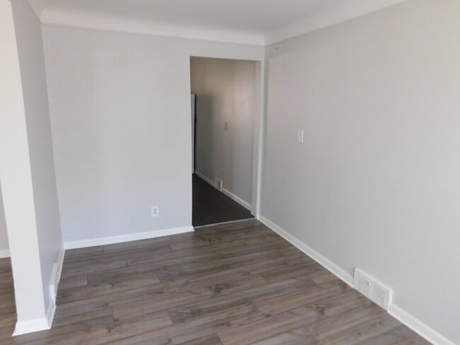 Building Photo - 23546 Glenbrook St