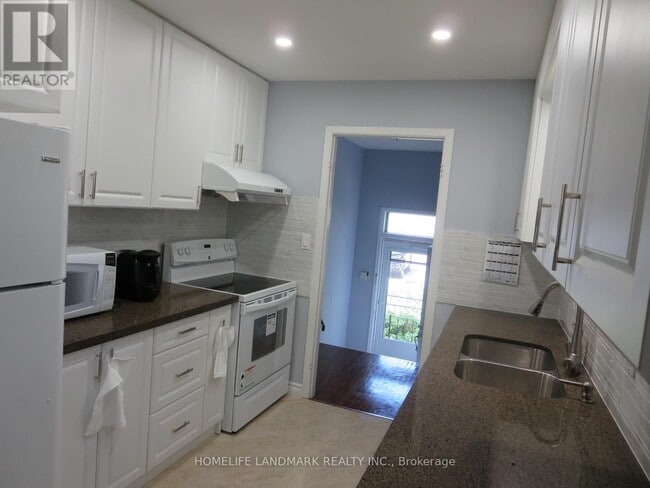 Building Photo - 259 McNicoll Ave