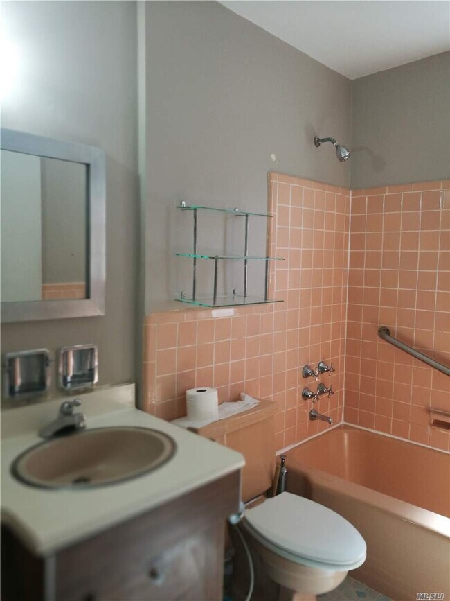 Building Photo - 164-19 75th Rd