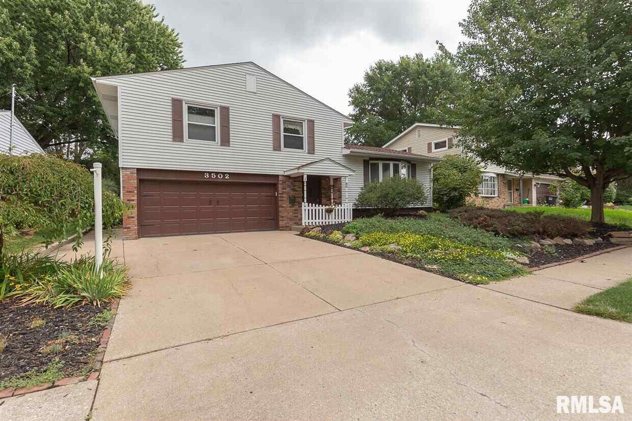 3502 56th St Pl, Moline, IL 61265 House Rental in Moline, IL