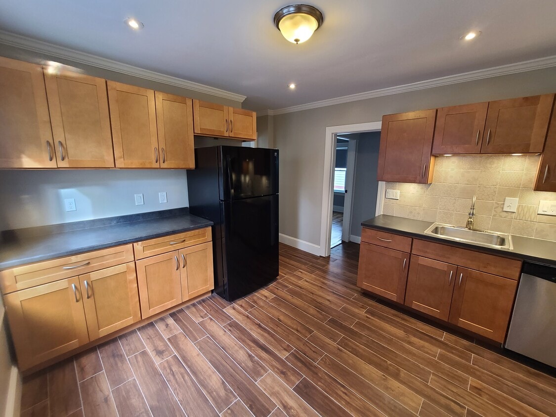 Building Photo - 11 Bailey St