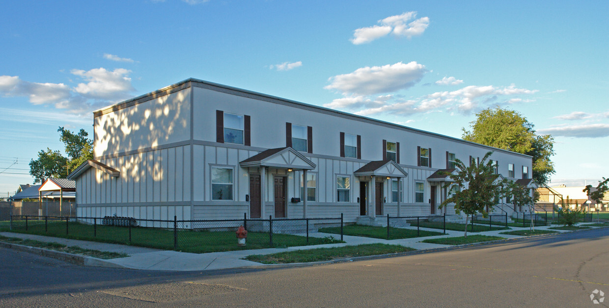 Primary Photo - Pacific Apartments