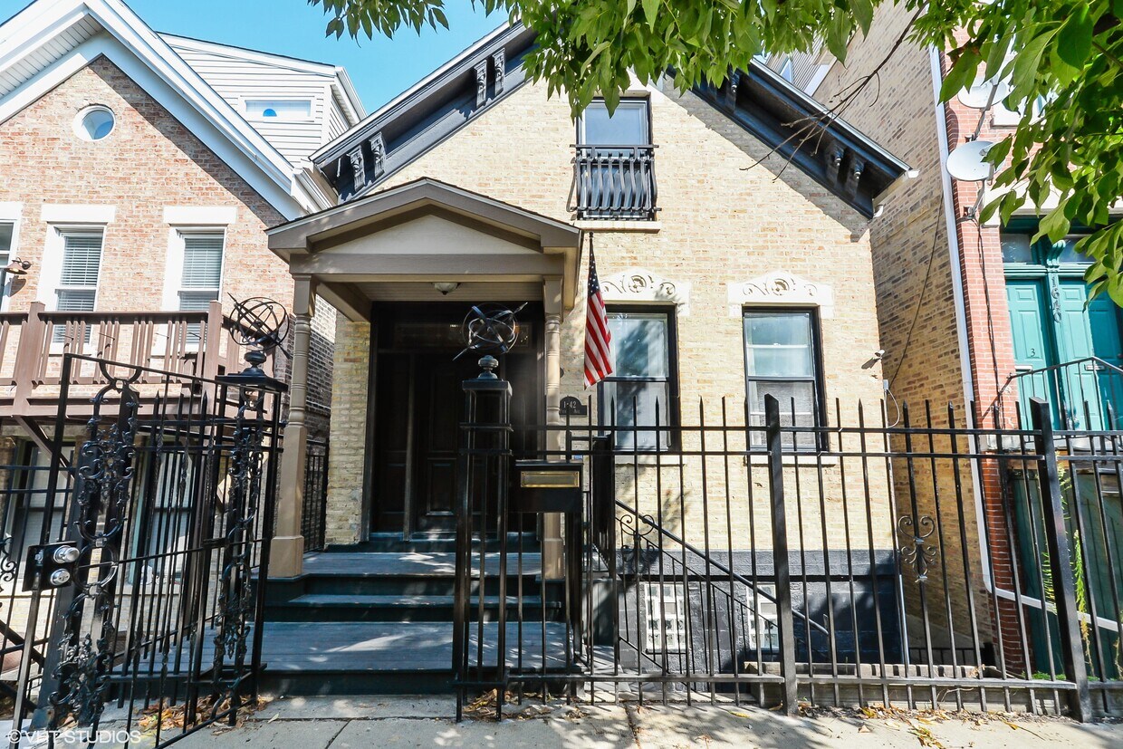 Front - 1642 W Pierce Ave