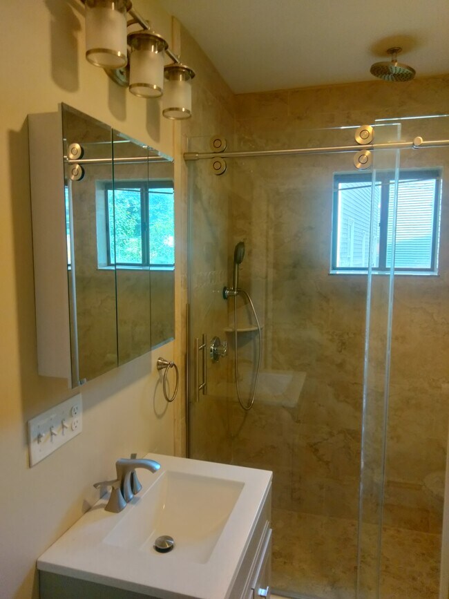 Bathroom - 49 Olney St
