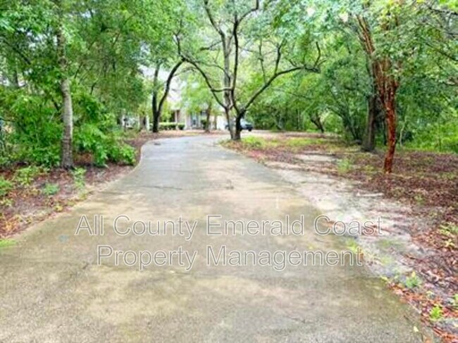 Building Photo - 755 Whippoorwill Cir