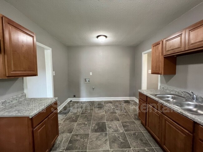 Foto del edificio - 877 N Holmes St