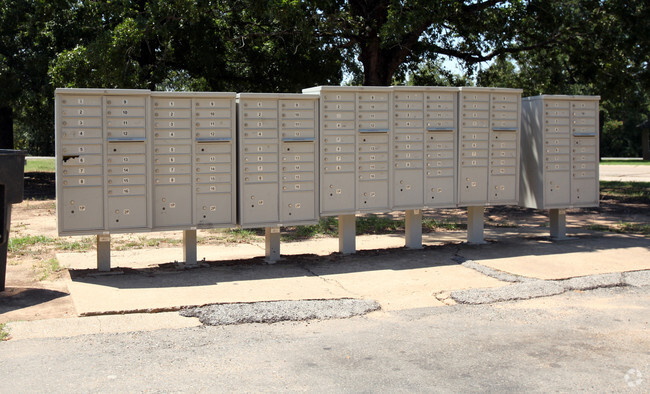 Building Photo - Pine Hill Estates