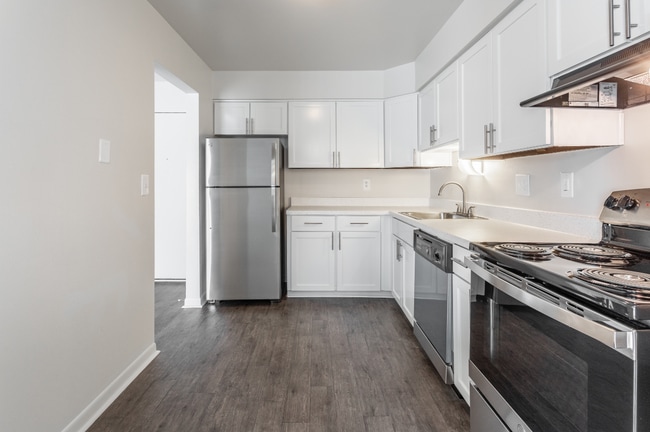 Building Photo - Pine Ridge Apartments - Southfield, MI