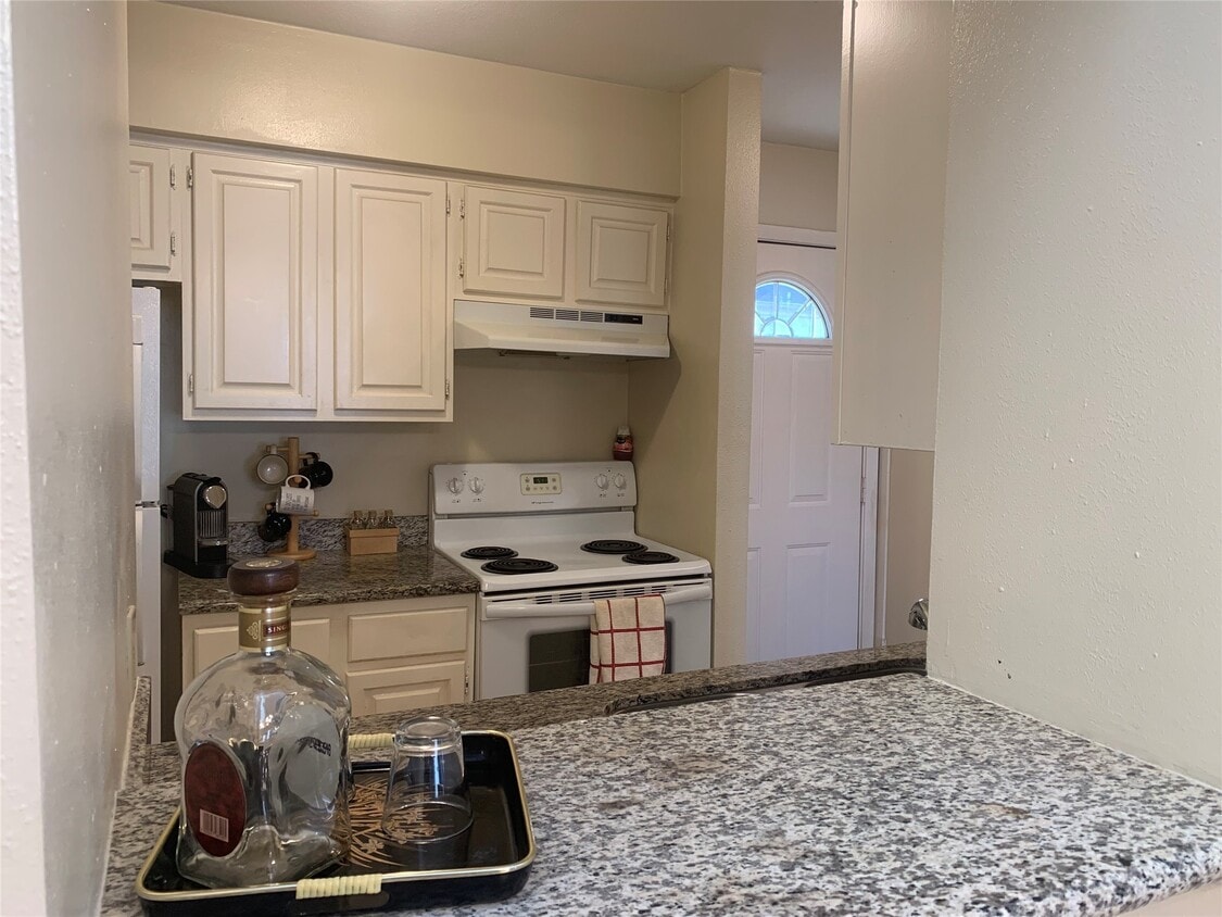 Foto principal - 10075 Westpark Dr