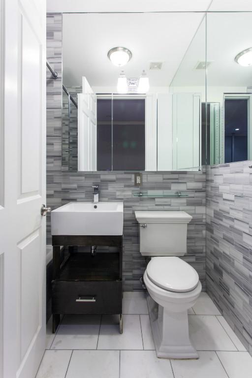 Foto del edificio - 438 W 52nd Street (9th & 10th Ave), #GF