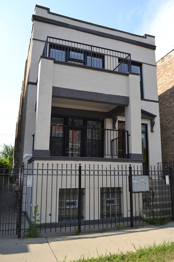 Primary Photo - 3245 W Division St