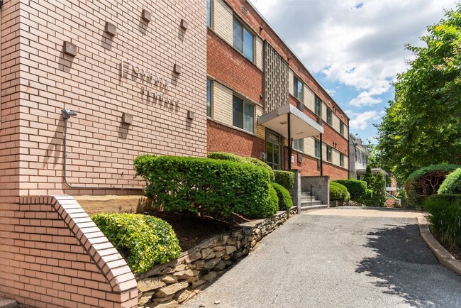Building Photo - Foxhall Terrace