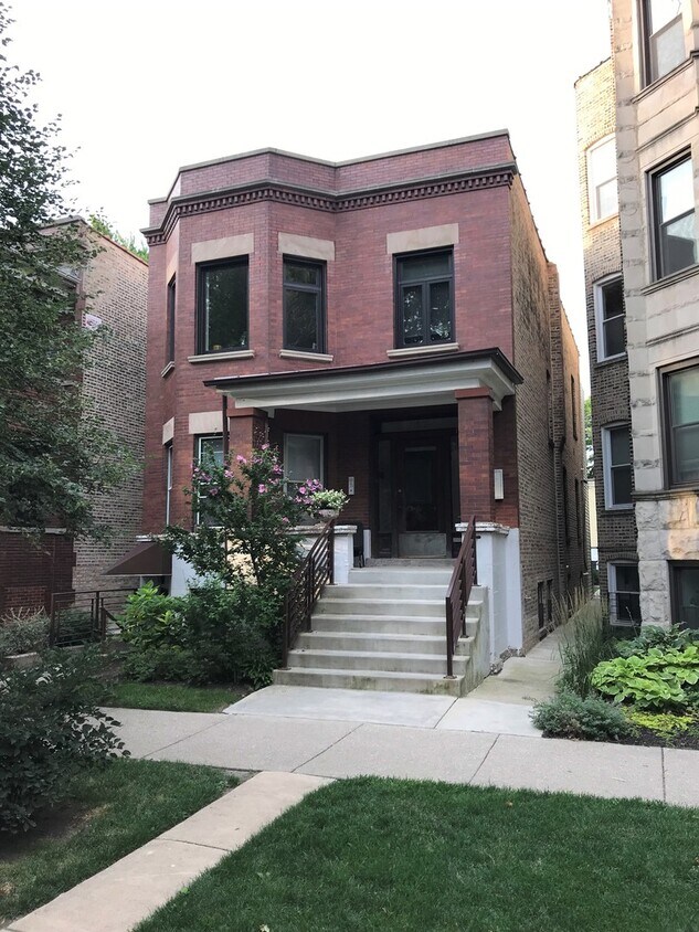 Foto principal - 2217 W Giddings St
