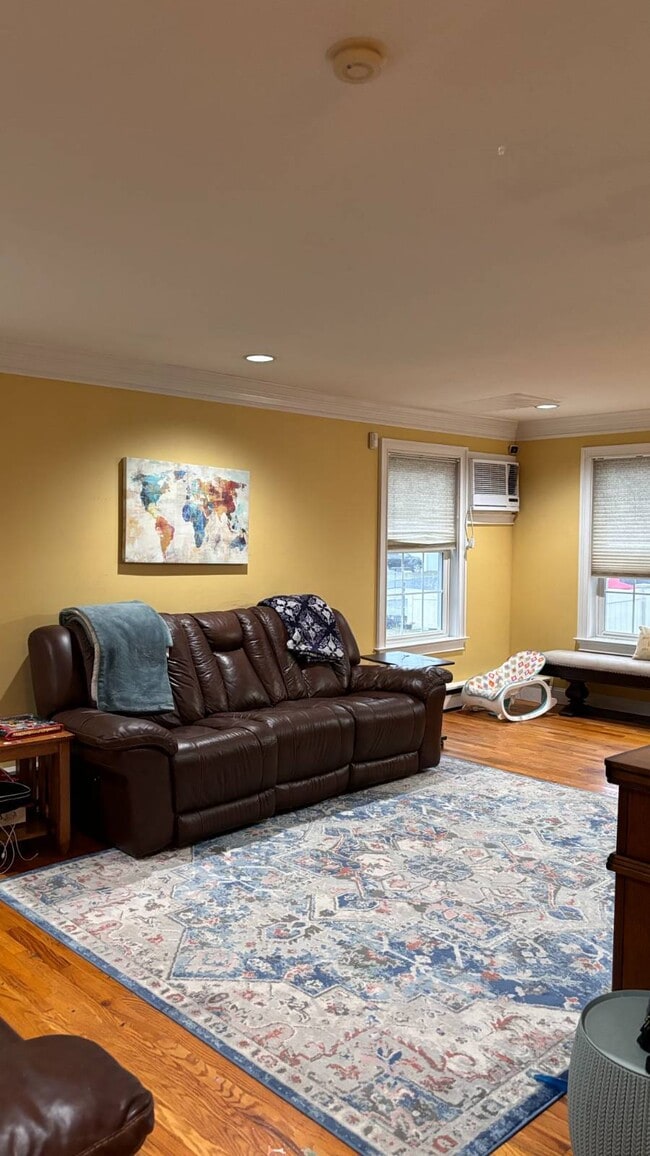 Foto del edificio - 352 Lake Ave S