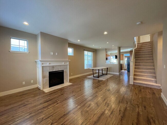 Foto del edificio - Beautiful 4Bd/3Ba Home in Arbor Oaks Commu...