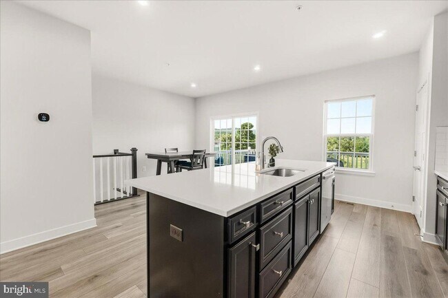 Foto del edificio - 1403 Wilmer Park Ln
