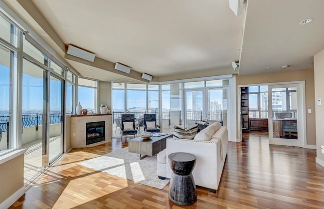 Building Photo - 700 W Harbor Dr