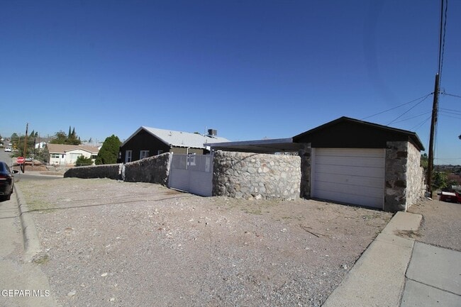 Building Photo - 3200 Richmond Ave