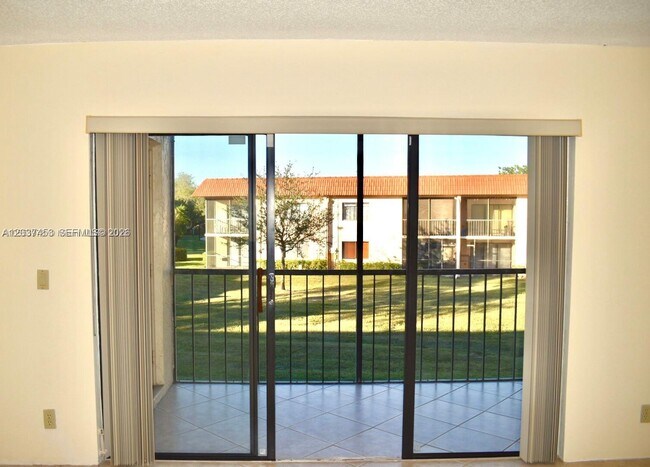 Foto del edificio - 369 Lakeview Dr