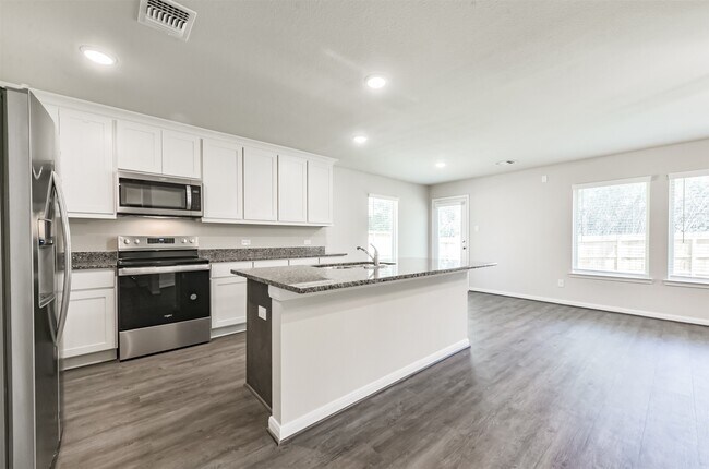 Building Photo - 2 N Circlewood Glen