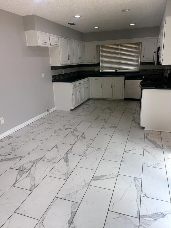 Foto del edificio - 1446-1448 Pinnacle Peak Dr