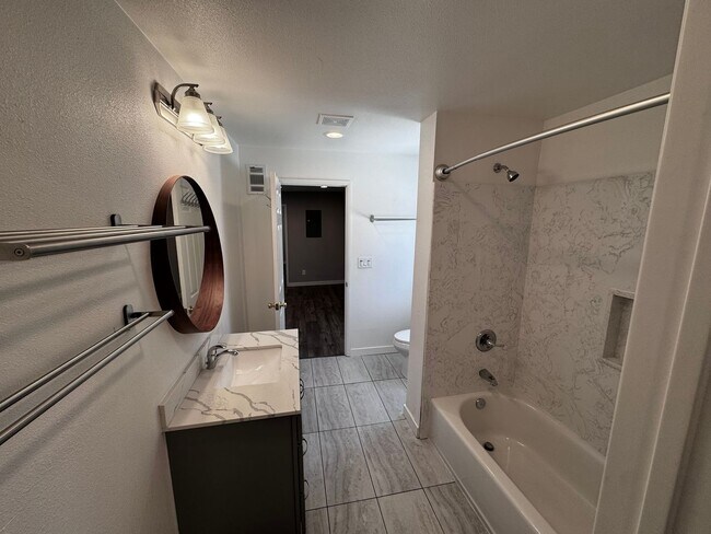 Foto del edificio - 2844-2846 E 9th St