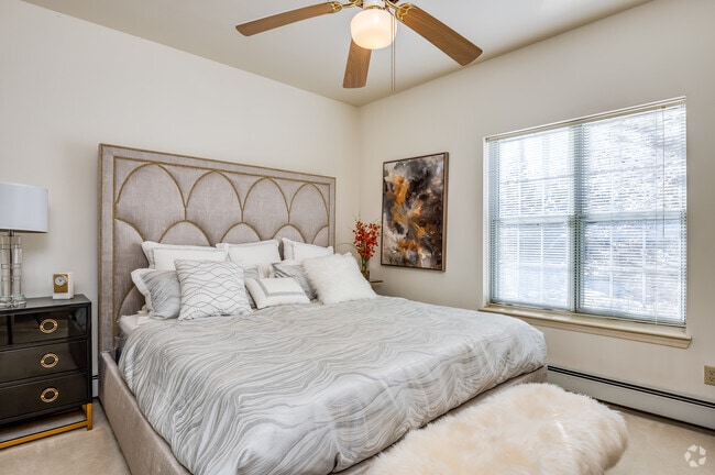 1BR, 1BA - 1,050SF - Springbrook Cercle