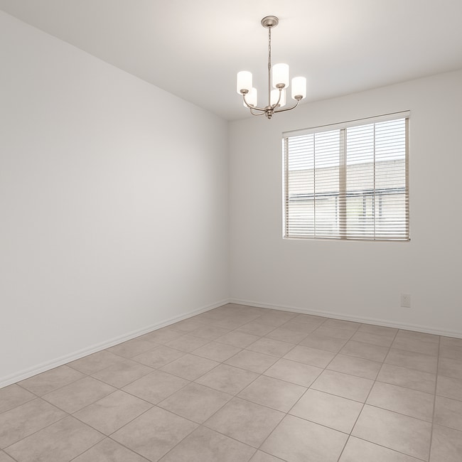 Dining room - 10223 W Piccadilly Rd