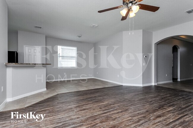 Foto del edificio - 5276 Krenson Woods Way